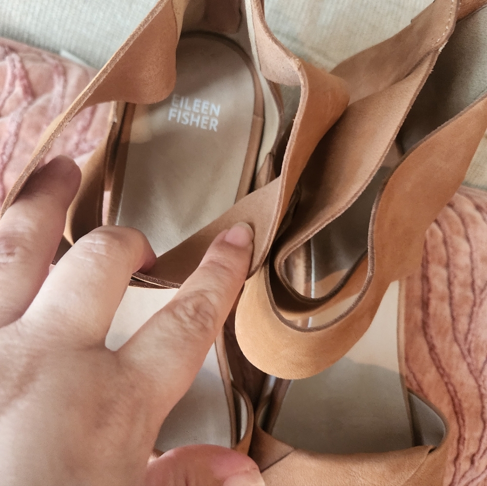Eileen Fisher Women's Tan Sandals - Picture 4 of 10